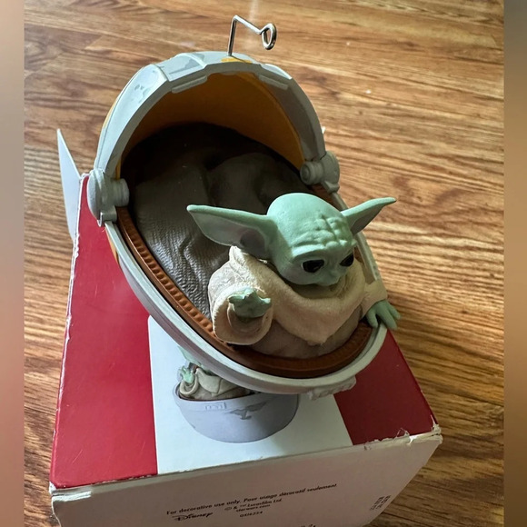 Christmas Ornament 2020, Star Wars: The Mandalorian The Child in Hovering Pram - Picture 10 of 10